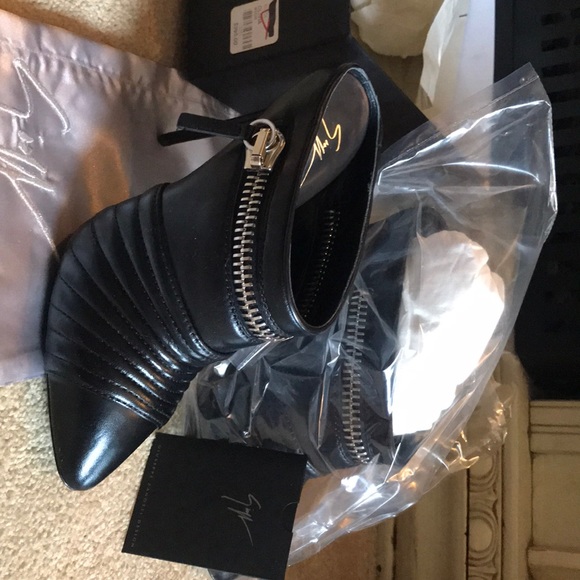 Designer Slide Heels (BRAND NEW!!! NEVER WORN!!!) - Picture 1 of 7